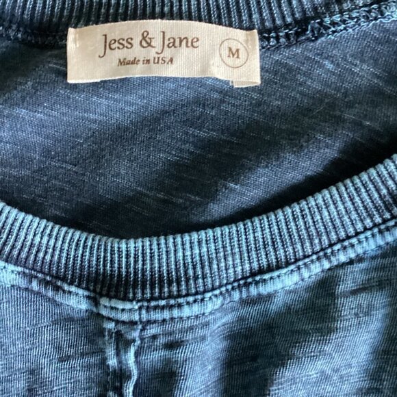 Jess & Jane Mineral Wash Blue with Red Flower Raw Hem Relaxed Tee Top Sz M 166D - Picture 6 of 8